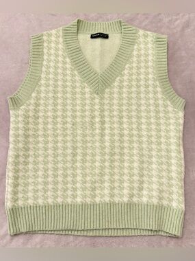 SHEIN Sage Mint Green Houndstooth V-Neck Knit Sweater Vest Size XS Women EUC